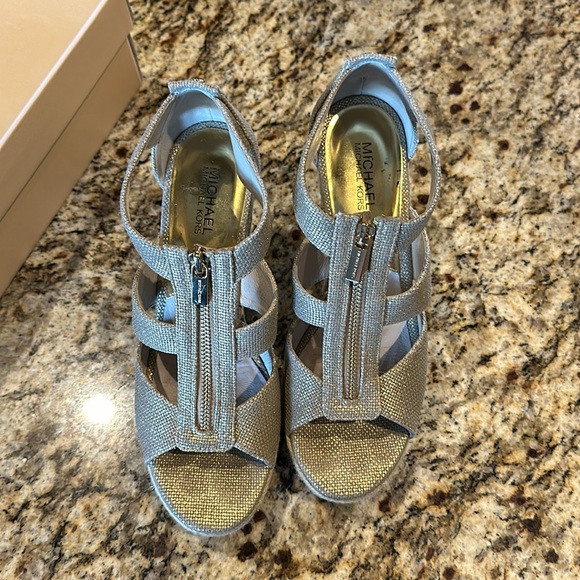 EUC Michael Kors Damita Platform Wedge - Gold 8.5M - Picture 2 of 8